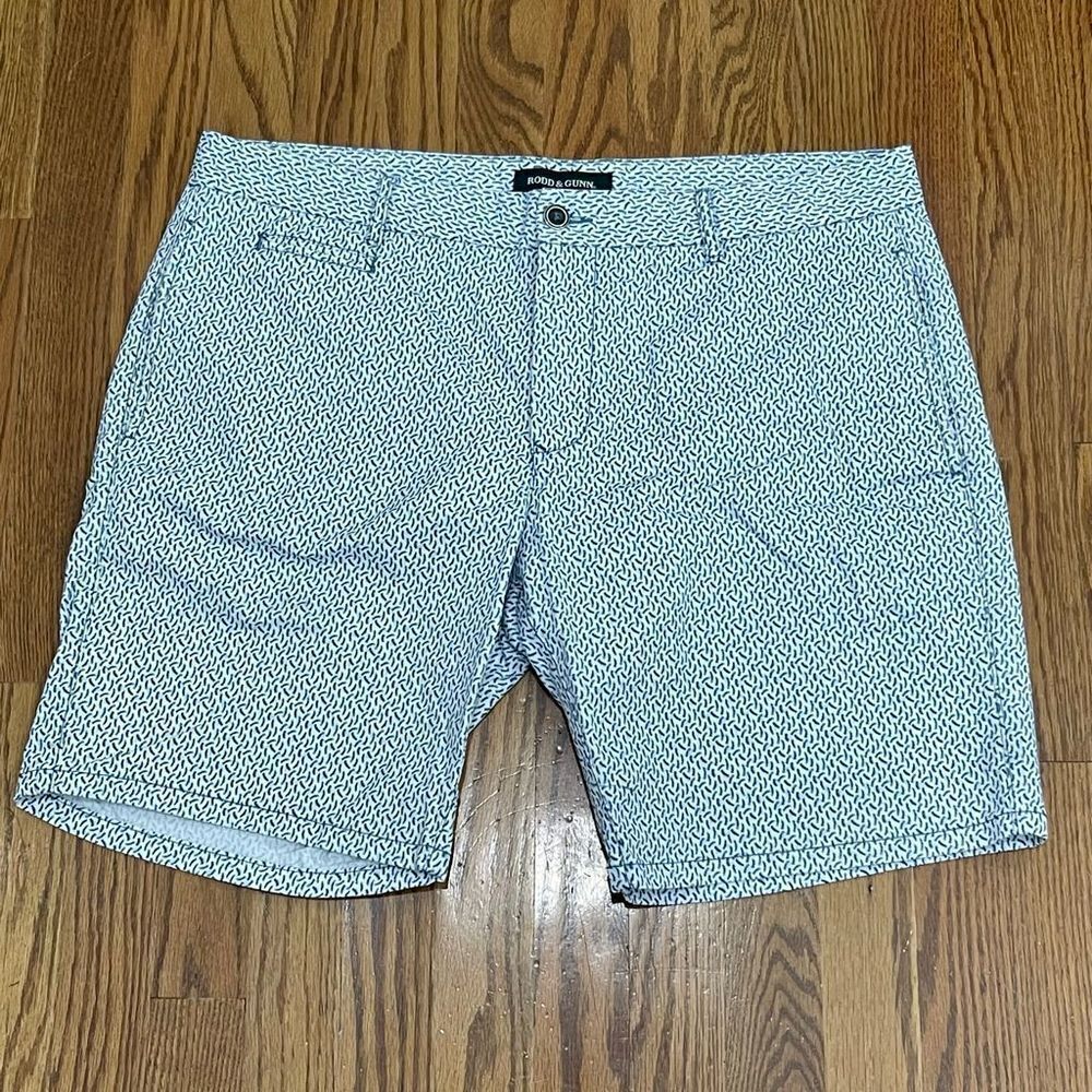 Rodd & Gunn Blue/white print Flat Front Shorts. Size 36.
